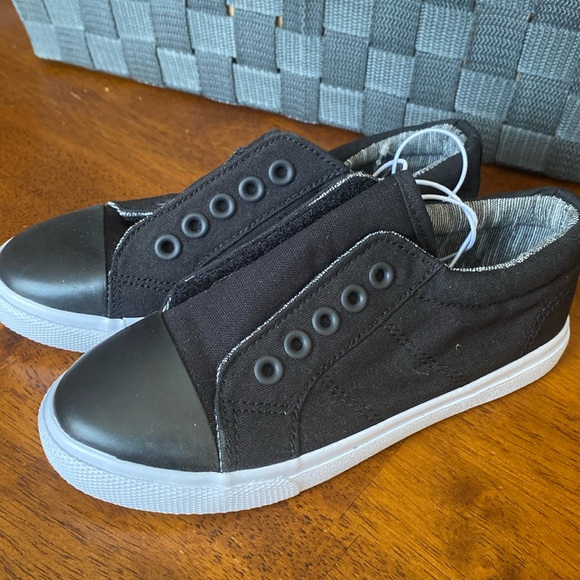 Boys black Cat & Jack slip on tennis shoes - Picture 1 of 3